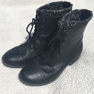 Cute black short boot